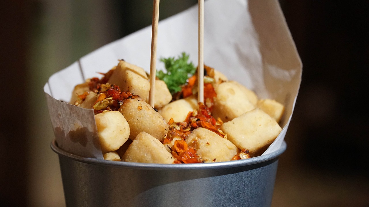 探索豆腐世界的奥秘，从黄豆到餐桌的美味转变